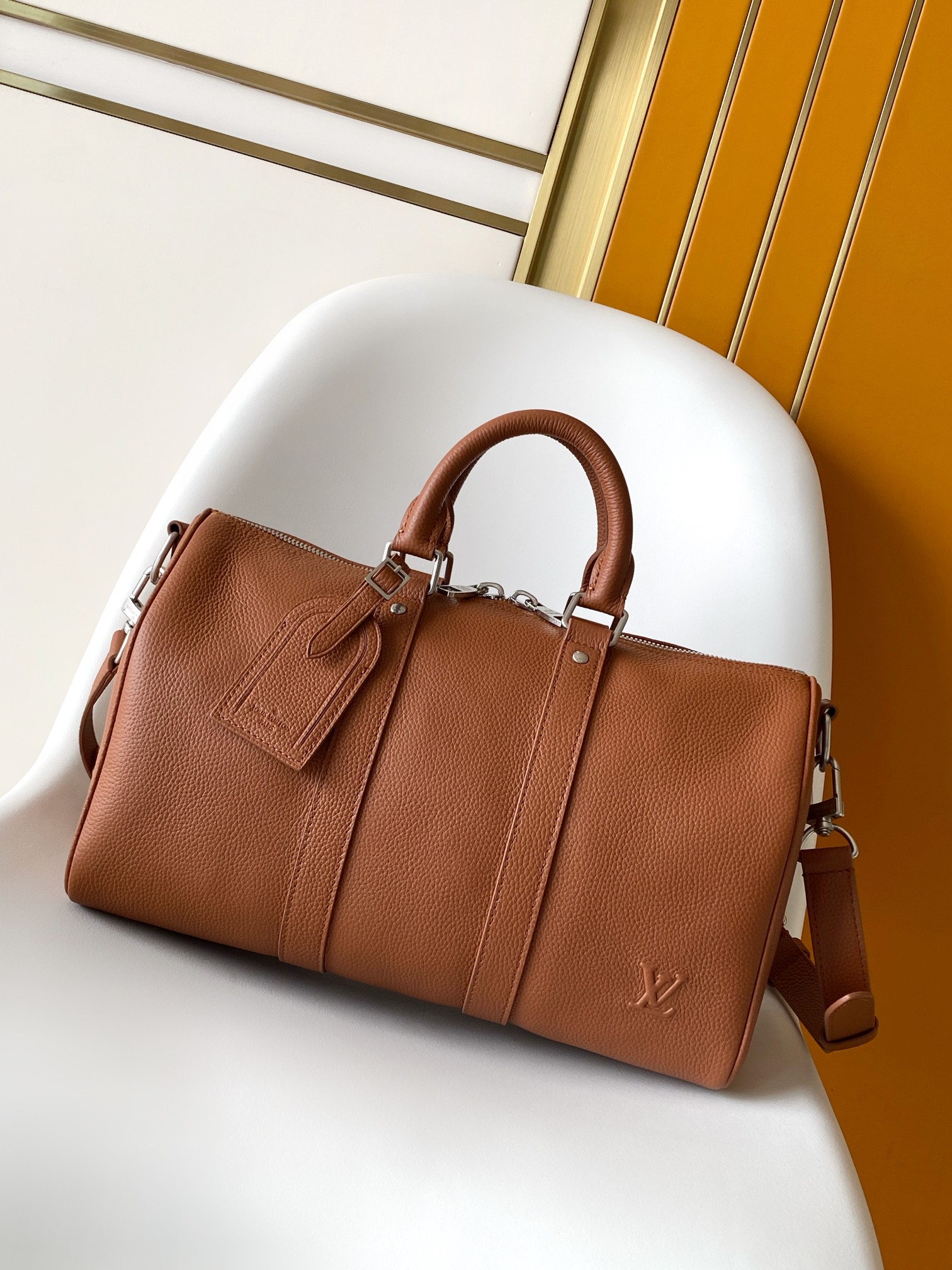 Louis Vuitton LV Classic Handbag Premium Canvas Model M28101 LV Logo Detail Business Casual Premium Quality